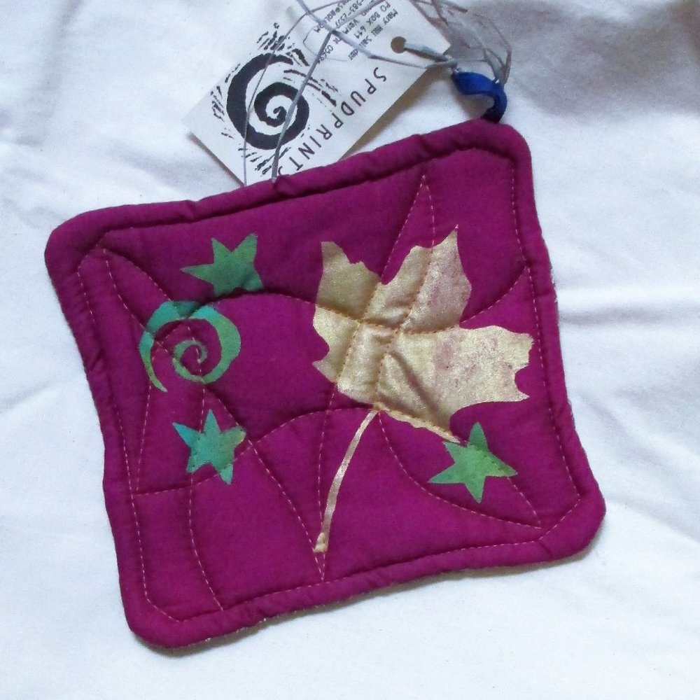 Vintage SPUDPRINTS Leaf Star Graphic Fuchsia Quilted Pot Holder Gift